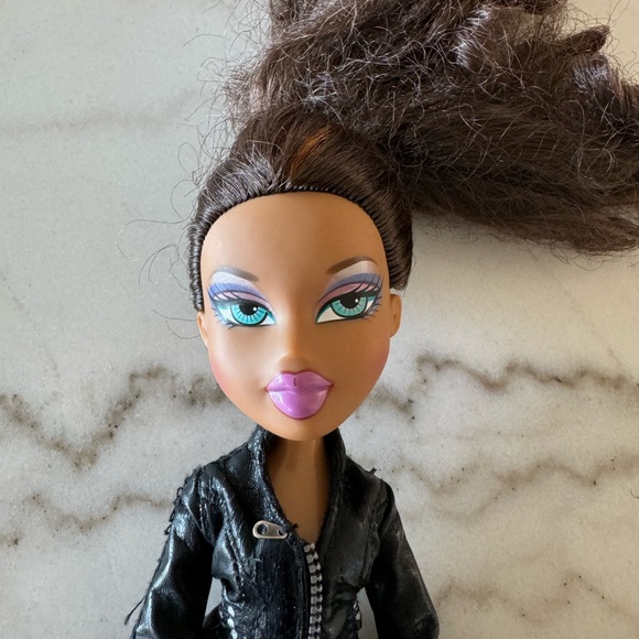 Bratz Dynamite Nevra - Picture 2 of 8
